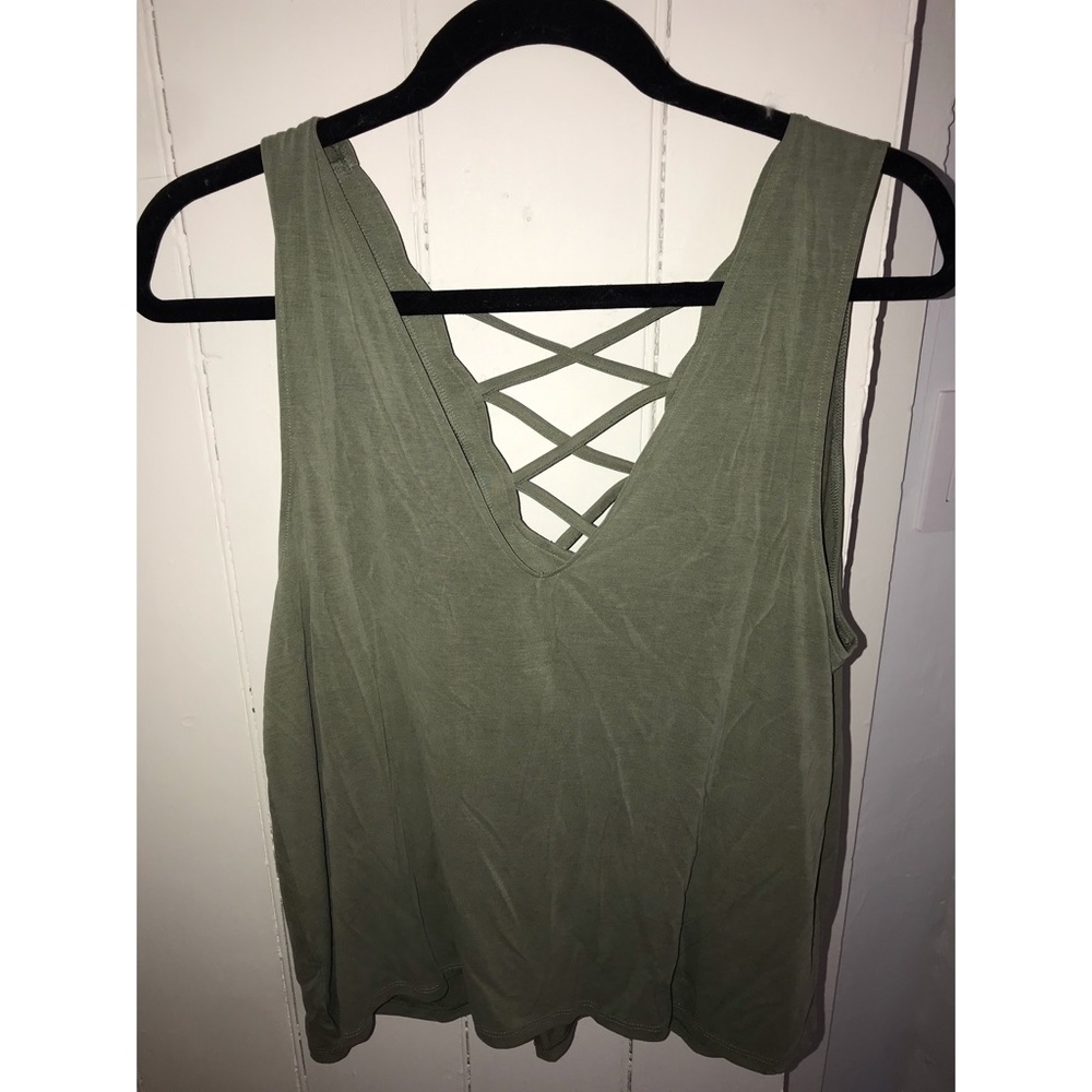 Women’s cropped v neck tank top - XL - NWT!